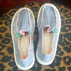 Denim blue sanuks with peach accent